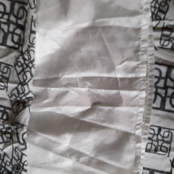 Black and white flared skirt. - Picture 5 of 8